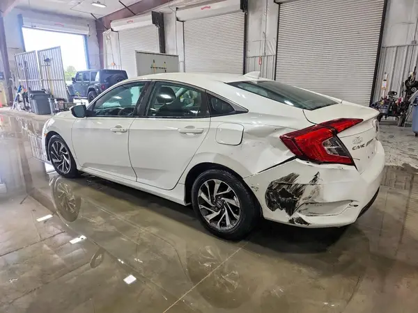 19XFC2F70HE231100 — 2017 Honda Civic, фото 2 с аукциона Copart, Задняя часть