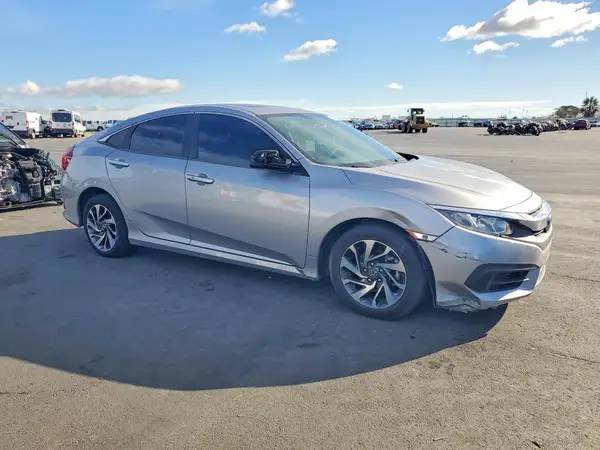 2HGFC2F72HH570673 — 2017 Honda Civic, фото 4 с аукциона Copart 14.10.2026, Передняя часть