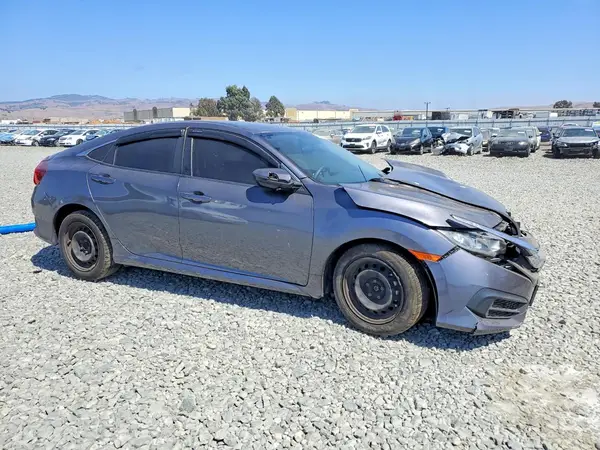 2HGFC2F51JH599764 — 2018 Honda Civic, фото 4 с аукциона Copart 15.10.2026, Передняя часть