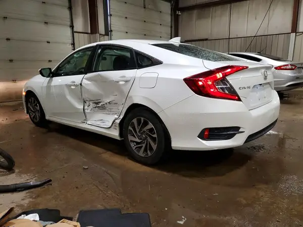 2HGFC2F77JH541403 — 2018 Honda Civic, фото 2 с аукциона Copart, Боковая часть