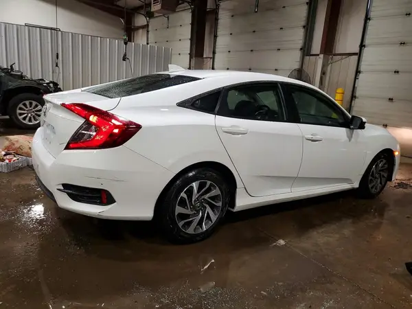 2HGFC2F77JH541403 — 2018 Honda Civic, фото 3 с аукциона Copart, Боковая часть