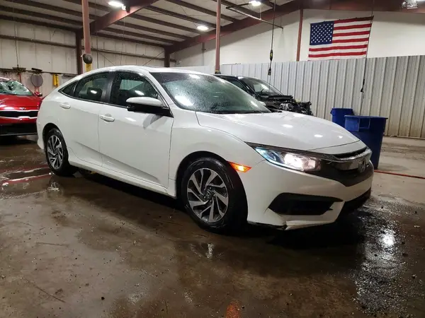 2HGFC2F77JH541403 — 2018 Honda Civic, фото 4 с аукциона Copart, Боковая часть