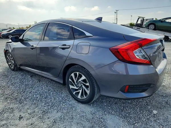2HGFC2F73JH592462 — 2018 Honda Civic, фото 2 с аукциона Copart 15.10.2026, Передняя часть