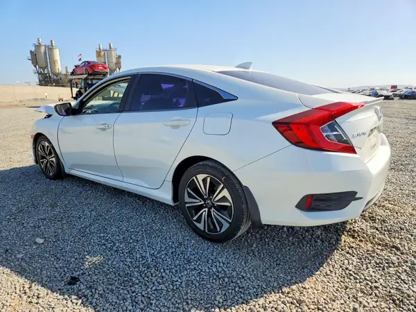 JHMFC1F33JX003278 — 2018 Honda Civic, фото 2 с аукциона Copart, Передняя часть
