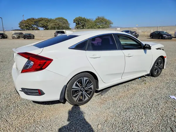 JHMFC1F33JX003278 — 2018 Honda Civic, фото 3 с аукциона Copart, Передняя часть