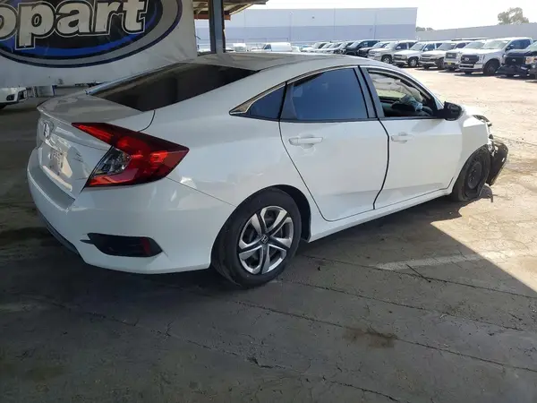 2HGFC2F50JH553150 — 2018 Honda Civic, фото 3 с аукциона Copart, Передняя часть