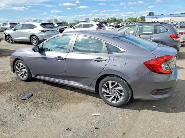 2HGFC2F78JH560039 — 2018 Honda Civic, фото 2 с аукциона Copart 29.09.2026, Боковая часть