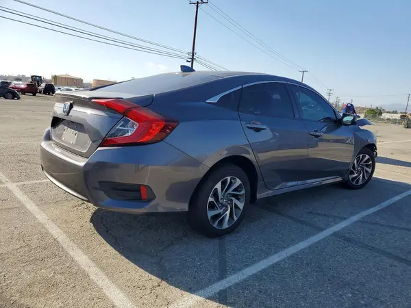2HGFC2F77JH599396 — 2018 Honda Civic, фото 3 с аукциона Copart, Передняя часть