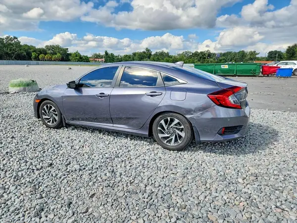 19XFC2F75JE001333 — 2018 Honda Civic, фото 2 с аукциона Copart, Боковая часть