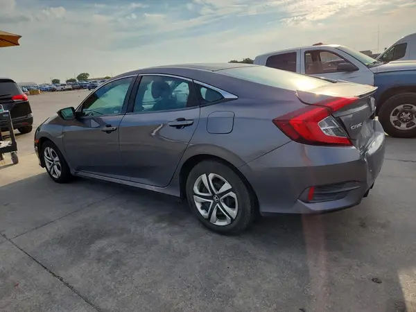 2HGFC2F86KH510556 — 2019 Honda Civic, фото 2 с аукциона Copart, Передняя часть