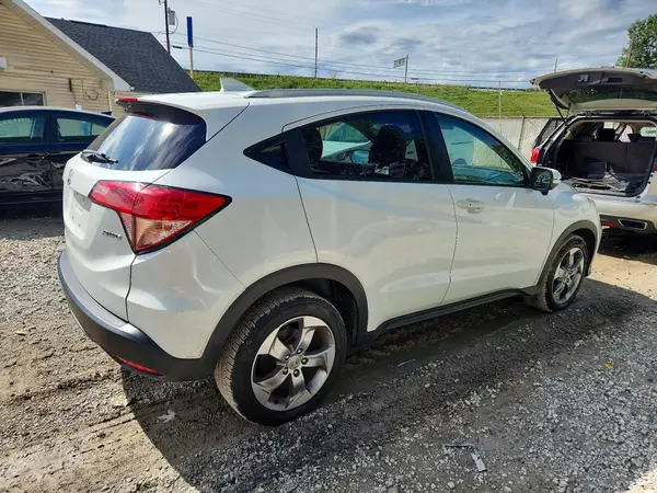 3CZRU6H70GM766392 — 2016 Honda HR-V, фото 3 с аукциона Copart 14.10.2026, Мелкие вмятины и царапины