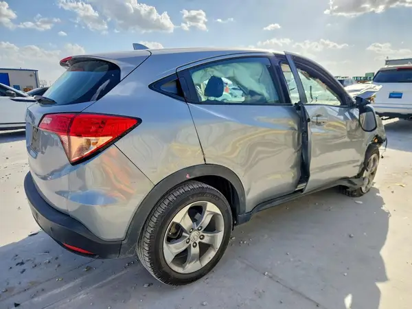 3CZRU5H37JG703948 — 2018 Honda HR-V, фото 3 с аукциона Copart 02.10.2026, Передняя часть