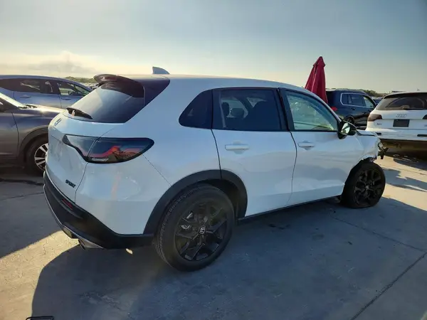 3CZRZ1H57RM761213 — 2024 Honda HR-V, фото 3 с аукциона Copart 05.10.2026, Передняя часть