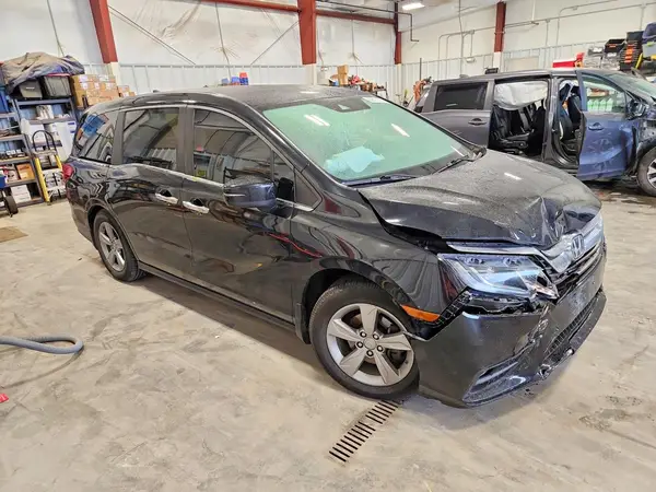 5FNRL6H56JB045108 — 2018 Honda Odyssey, фото 4 с аукциона Copart 06.10.2026, Передняя часть