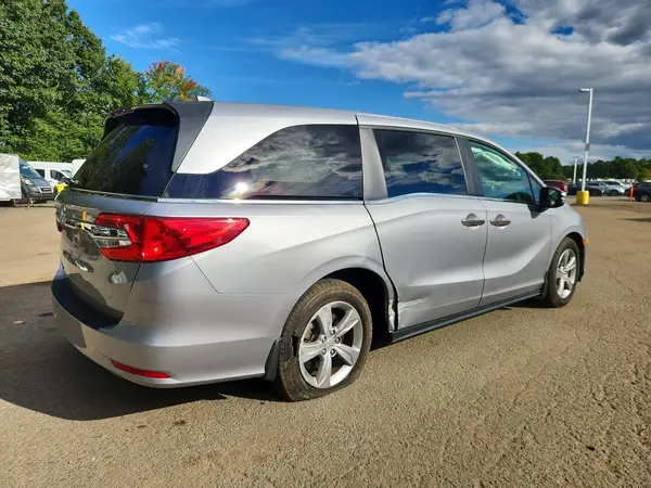 5FNRL6H70JB041945 — 2018 Honda Odyssey, фото 3 с аукциона Copart, Боковая часть