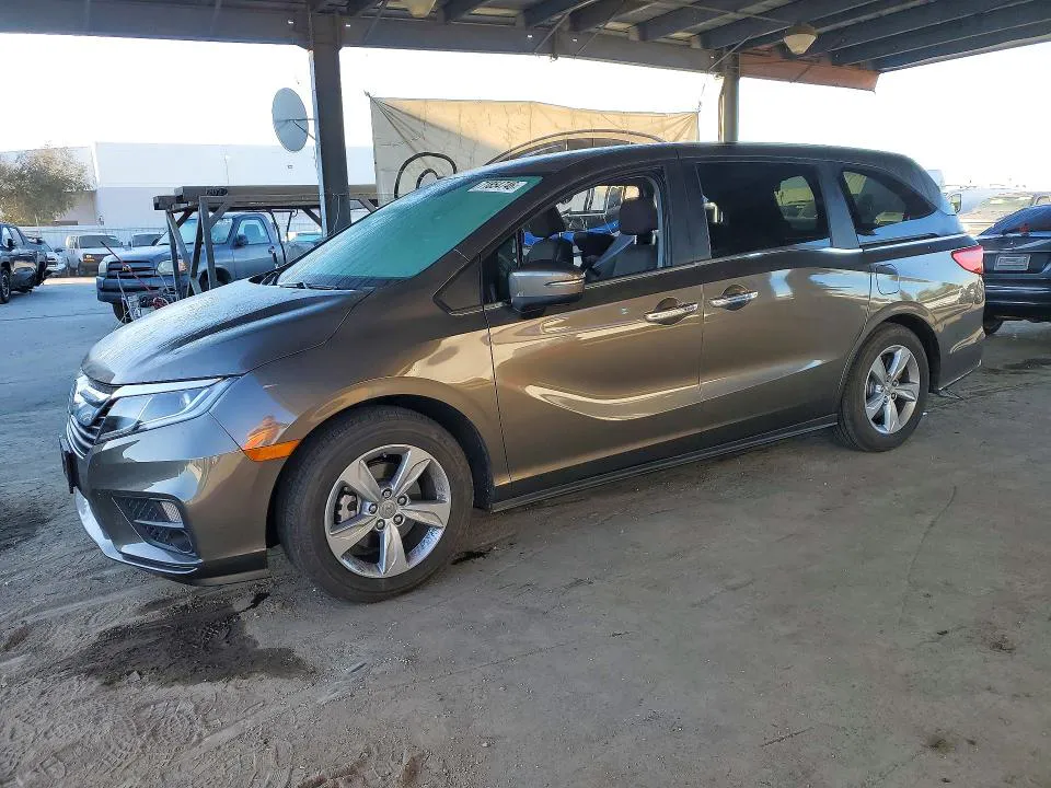 2018 Honda Odyssey VIN 5FNRL6H5XJB104399 фото 1