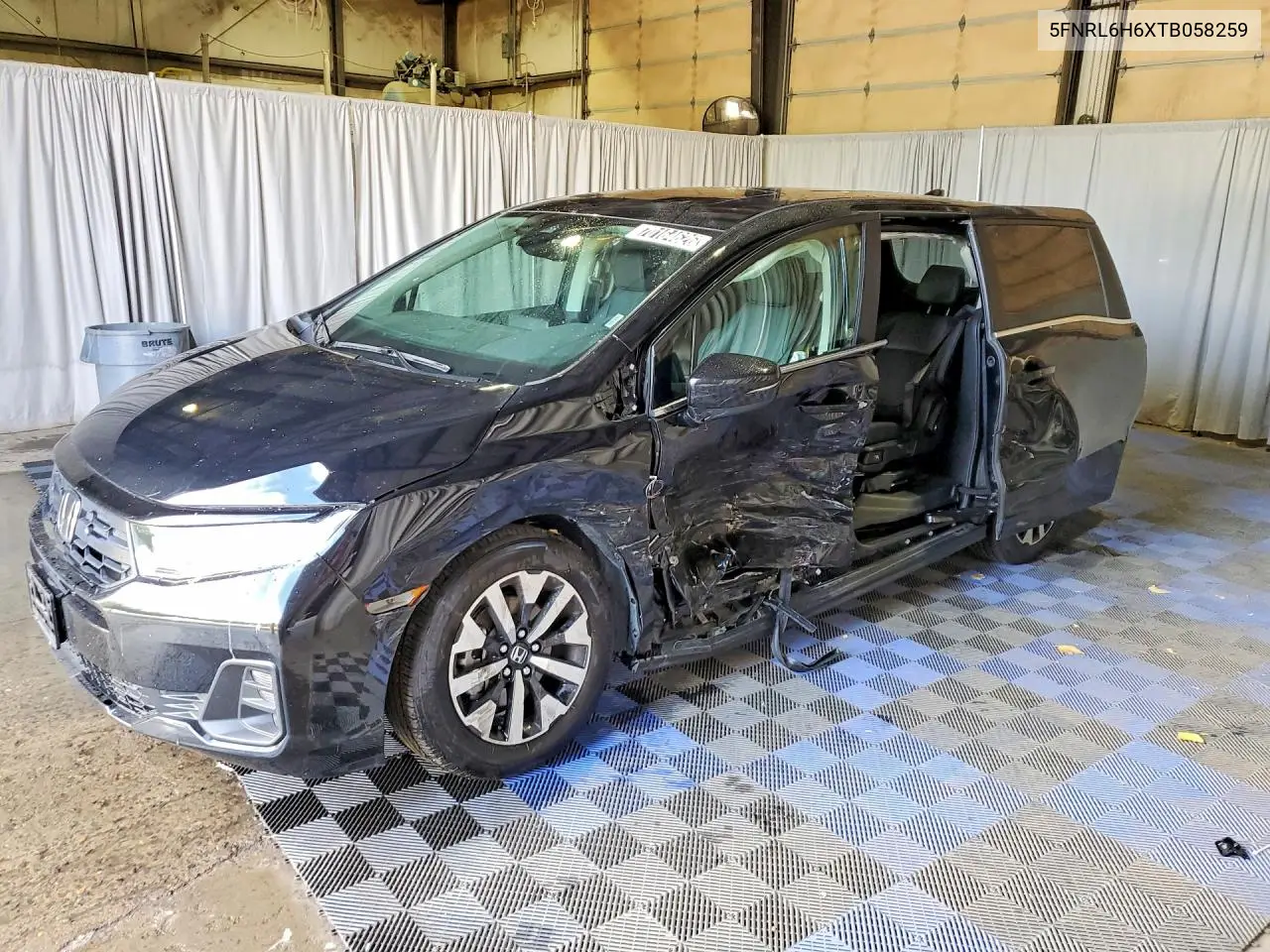 5FNRL6H6XTB058259 Honda Odyssey 2026 — повреждение Боковая часть, фото до ремонта