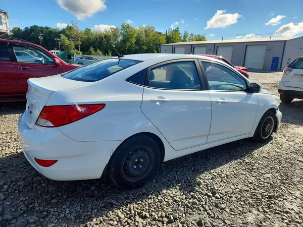 KMHCT4AE4GU081640 — 2016 Hyundai Accent, фото 3 с аукциона Copart 01.10.2026, Передняя часть