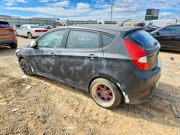 KMHCT5AE8GU241749 — 2016 Hyundai Accent, фото 2 с аукциона Copart 02.10.2026, Передняя часть