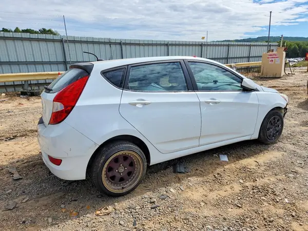 KMHCT5AE8GU241749 — 2016 Hyundai Accent, фото 3 с аукциона Copart 02.10.2026, Передняя часть