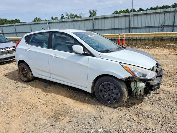 KMHCT5AE8GU241749 — 2016 Hyundai Accent, фото 4 с аукциона Copart 02.10.2026, Передняя часть
