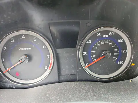 KMHCT4AE6GU111592 — 2016 Hyundai Accent, фото 9 с аукциона Copart, Вандализм