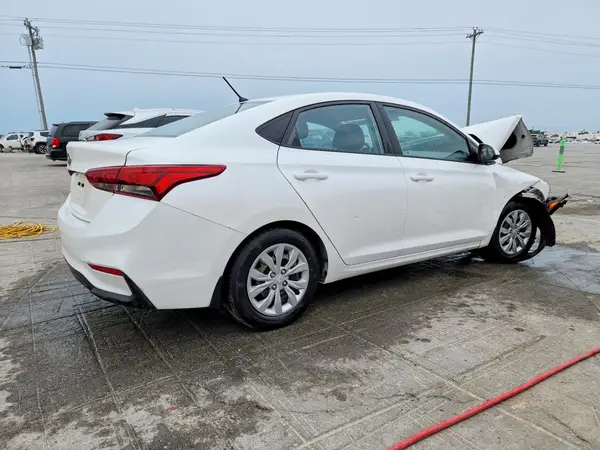 3KPC24A62LE120024 — 2020 Hyundai Accent, фото 3 с аукциона Copart, Передняя часть