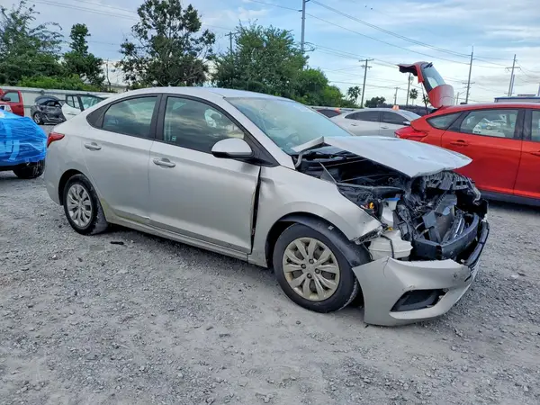 3KPC24A66ME133084 — 2021 Hyundai Accent, фото 4 с аукциона Copart, Передняя часть