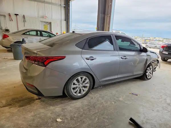 3KPC24A69NE155517 — 2022 Hyundai Accent, фото 3 с аукциона Copart, Передняя часть