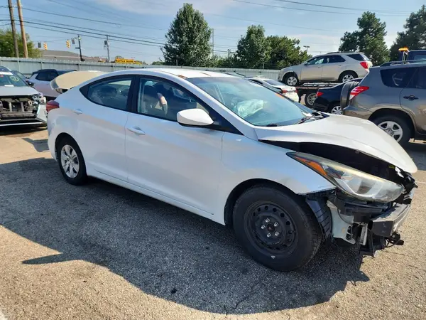 5NPDH4AEXGH765855 — 2016 Hyundai Elantra, фото 4 с аукциона Copart 30.09.2026, Передняя часть