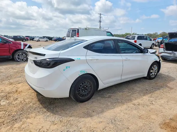 5NPDH4AE9GH677699 — 2016 Hyundai Elantra, фото 3 с аукциона Copart, Передняя часть