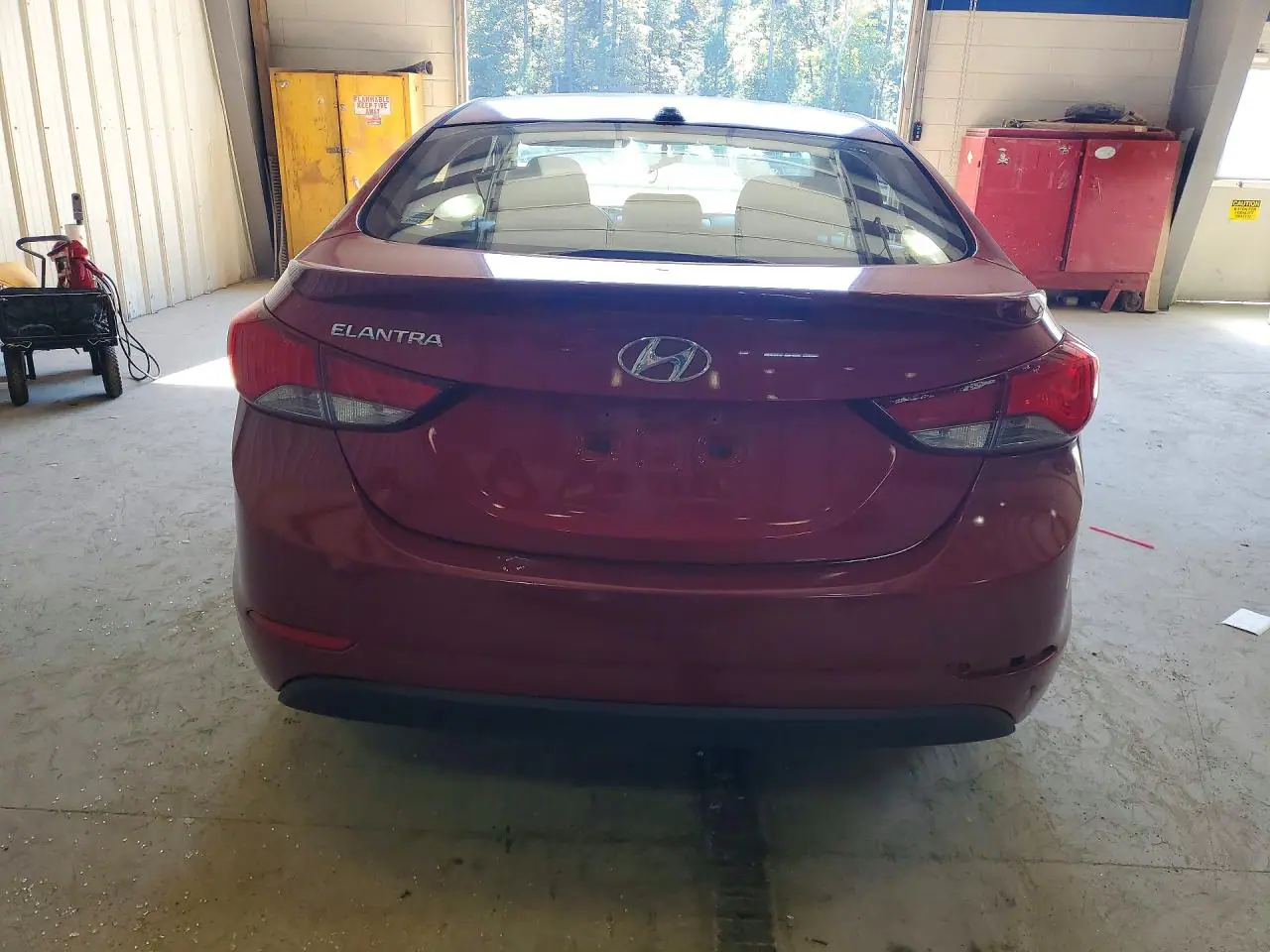 KMHDH4AE7GU600766 — 2016 Hyundai Elantra, фото 6 с аукциона Copart, Вандализм