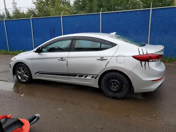 KMHD84LF2HU154243 — 2017 Hyundai Elantra, фото 2 с аукциона Copart, Механические повреждения