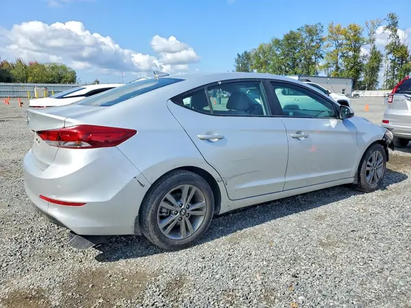 5NPD84LF3JH374236 — 2018 Hyundai Elantra, фото 3 с аукциона Copart, Передняя часть