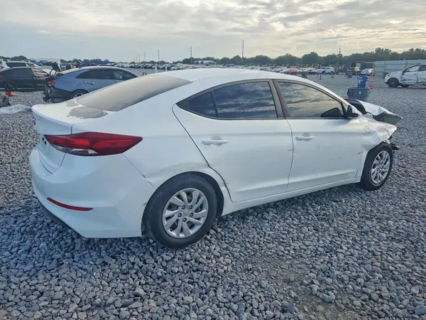 5NPD74LF1JH329010 — 2018 Hyundai Elantra, фото 3 с аукциона Copart, Передняя часть