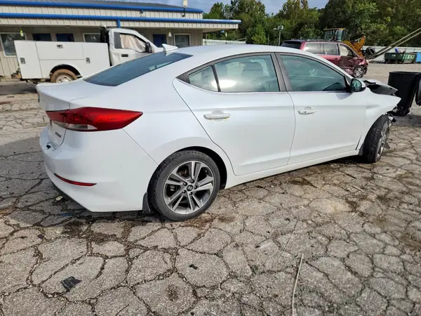 5NPD84LF0JH282680 — 2018 Hyundai Elantra, фото 3 с аукциона Copart, Передняя часть