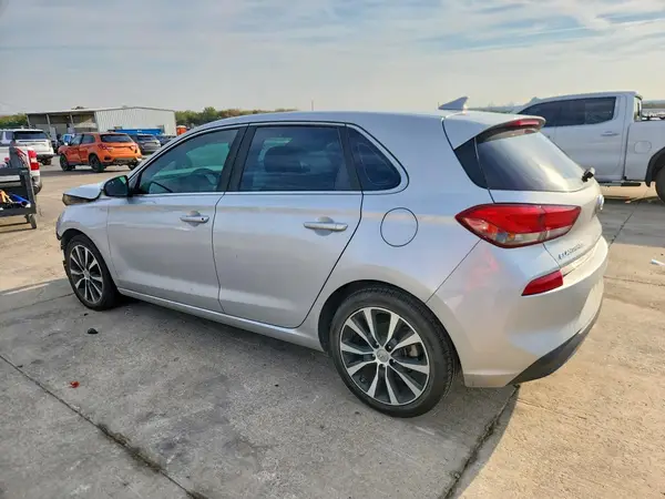 KMHH35LE7JU063035 — 2018 Hyundai Elantra, фото 2 с аукциона Copart, Передняя часть