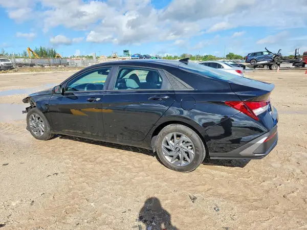 KMHLM4DG8RU751090 — 2024 Hyundai Elantra, фото 2 с аукциона Copart, Передняя часть