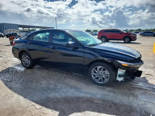 KMHLM4DG8RU751090 — 2024 Hyundai Elantra, фото 4 с аукциона Copart, Передняя часть