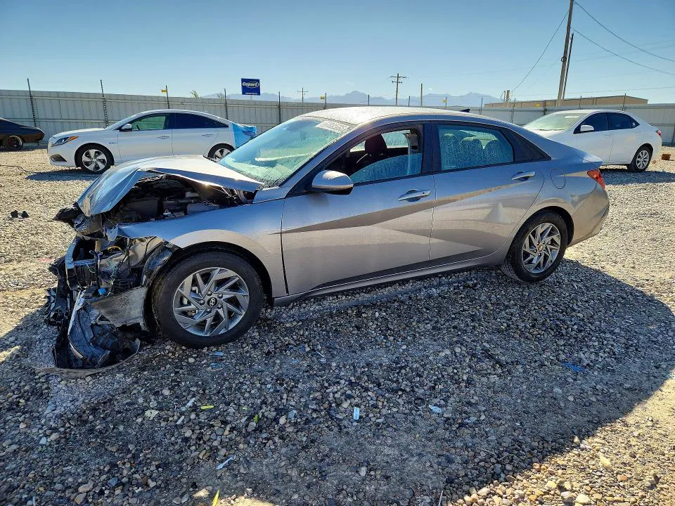 2024 HYUNDAI ELANTRA VIN KMHLM4DG6RU743182 фото 1