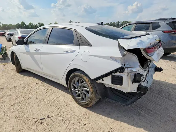 KMHLM4DG1RU763209 — 2024 Hyundai Elantra, фото 2 с аукциона Copart, Задняя часть