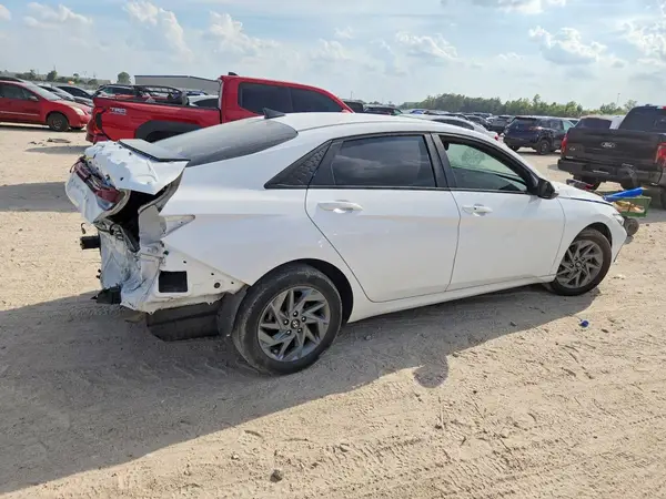 KMHLM4DG1RU763209 — 2024 Hyundai Elantra, фото 3 с аукциона Copart, Задняя часть