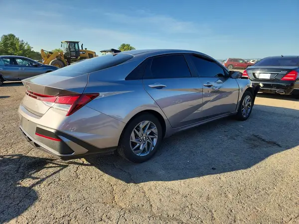 KMHLM4DG8RU681705 — 2024 Hyundai Elantra, фото 3 с аукциона Copart, Передняя часть