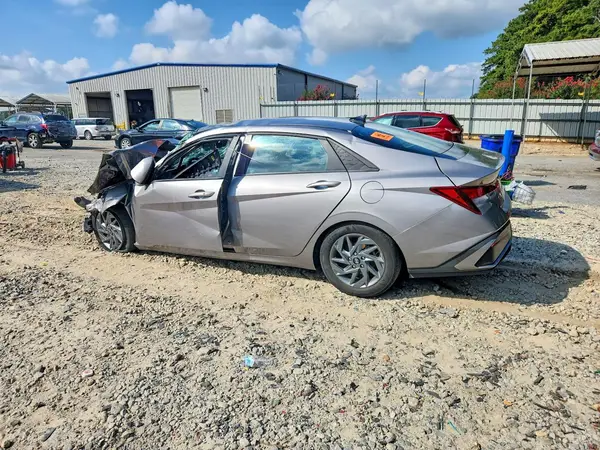 KMHLM4DG2RU831873 — 2024 Hyundai Elantra, фото 2 с аукциона Copart, Передняя часть