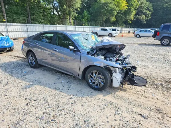 KMHLM4DG2RU831873 — 2024 Hyundai Elantra, фото 4 с аукциона Copart, Передняя часть