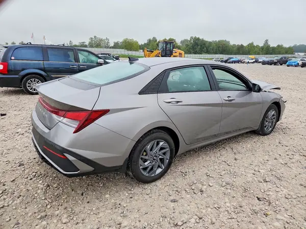 KMHLM4DG3RU813477 — 2024 Hyundai Elantra, фото 3 с аукциона Copart, Передняя часть