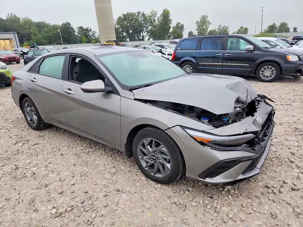 KMHLM4DG3RU813477 — 2024 Hyundai Elantra, фото 4 с аукциона Copart, Передняя часть