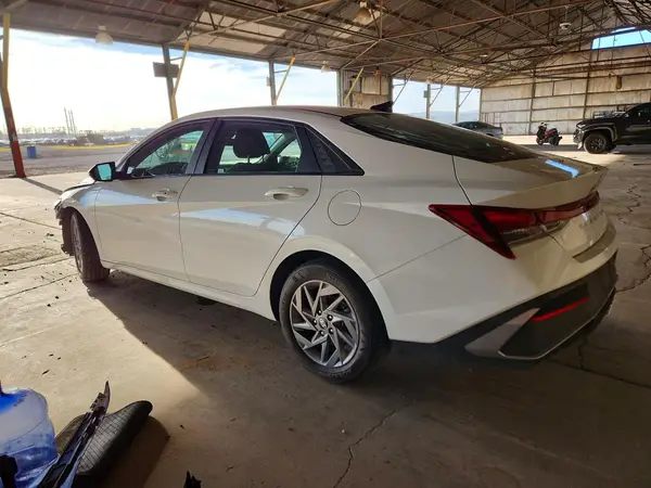 KMHLM4DG6RU675191 — 2024 Hyundai Elantra, фото 2 с аукциона Copart, Передняя часть