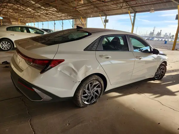KMHLM4DG6RU675191 — 2024 Hyundai Elantra, фото 3 с аукциона Copart, Передняя часть