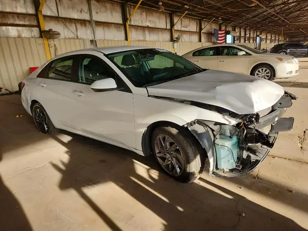 KMHLM4DG6RU675191 — 2024 Hyundai Elantra, фото 4 с аукциона Copart, Передняя часть